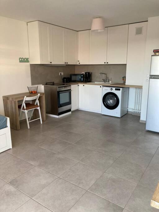 La Fare-les-Oliviers Appartement Rdc Avec Parking Prive מראה חיצוני תמונה
